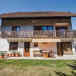 Apartma Rombon Brdo With Free Onsite Parking